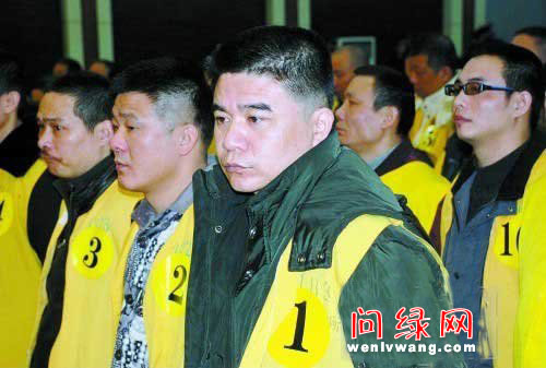 湖南湘潭最大的"黑老大"欧建及团伙成员受审